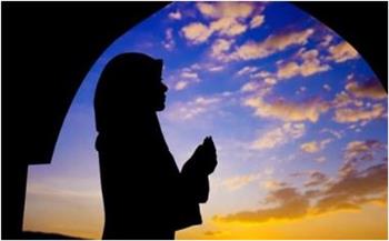 هل دعاء الأم على أولادها وقت الغضب يُستجاب؟.. أمين الفتوى يجيب