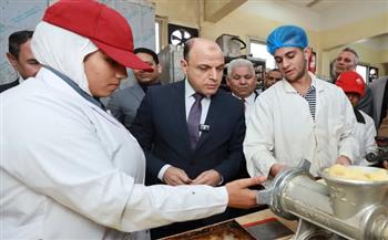 محافظ كفر الشيخ يتفقد منافذ المنتجات المدرسية والفرن التعليمي بالمدرسة الثانوية الزراعية العسكرية المشتركة