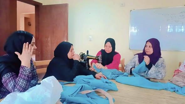 ورش التفصيل والخياطة تواصل فعالياتها بثقافة الزعيم جمال عبد الناصر بقرية بنى مر 