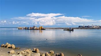  محافظ كفرالشيخ يعلن بدء أعمال تكريك وتعميق مدخل ميناء البرلس البحري والمجرى الملاحي