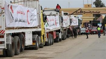 قافلة المساعدات الـ95 تدخل إلى الفلسطينيين بقطاع غزة