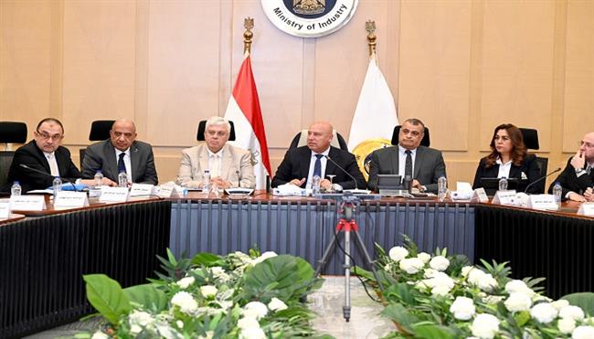 كامل الوزير: لا غلق للمصانع.. وخطط إصحاح تحافظ على العمالة واستمرار الإنتاج