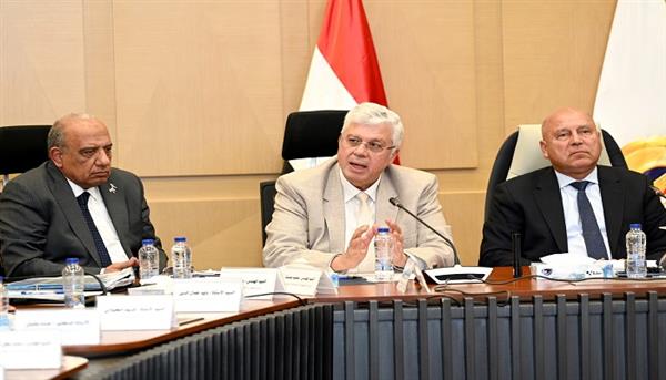 الحكومة تكلف التعليم العالي بإعداد خريطة شاملة لتطوير المناطق الصناعية بالمحافظات 