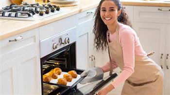 هل تسخين الفرن مسبقا ضرورة قبل الطهي أم خطوة يمكن الاستغناء عنها؟.. تقرير يوضح