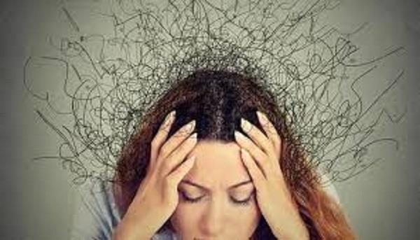 كيف يؤثر التفكير المفرط على عقل المرأة؟