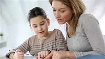 قبل امتحانات منتصف العام.. كيف تساعد الأسرة أبناءها على تنظيم وقت المذاكرة؟| خاص