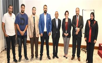 سفير مصر في سلطنة عمان يزور مدينة صلالة ويلتقي الجالية المصرية