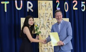 ذكاء خارق.. طفلة في الـ12 من عمرها تدرس الاقتصاد في أعرق جامعة ألمانية