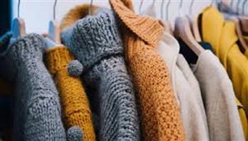 سوق الملابس الشتوية ينتعش مع موسم الكريسماس وتخفيضات تصل إلى 20%  