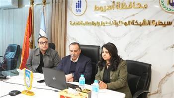 محافظ أسيوط يبحث مع شركة هندية إدخال تكنولوجيا متقدمة وصديقة للبيئة في مجال إنشاء وصيانة الطرق 