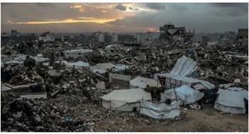 قصف متواصل وانهيار منازل وغرق خيام النازحين يزيد معاناة غزة 