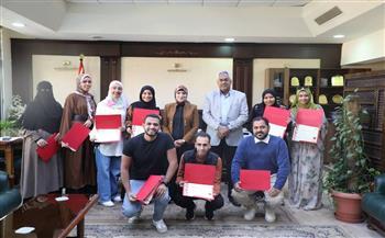سكرتير عام محافظة البحر الأحمر يسلم شهادات برنامج IT Professional لـ16 من شباب الخريجين