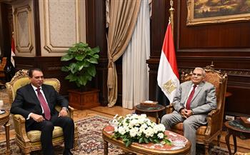 رئيس مجلس الشيوخ يستقبل وزير شئون المجالس النيابية السابق