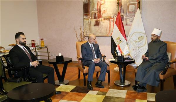 وزير الأوقاف يلتقي قاضي قضاة فلسطين على هامش مؤتمر الإفتاء الدولي 