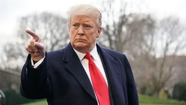 يشمل حملة الجوازات الفلسطينية.. ترامب يوقع أمرا تنفيذيا يضيف دولاً جديدة لقائمة حظر الدخول 