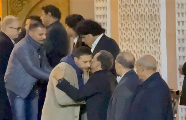 نجوم الفن يقدمون واجب العزاء في شقيقة الزعيم عادل إمام بمسجد الشرطة