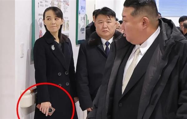 هاتف في يد شقيقة زعيم كوريا الشمالية يسبب أزمة 