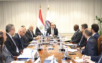 وزير قطاع الأعمال العام يستقبل وفدا رفيع المستوى من مجموعة البنك الدولي لبحث تعزيز التعاون