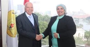 "نقيب المعلمين" يبحث مع مدير عام إدارة عين شمس التعليمية دعم مبادرة "المربي الفاضل"