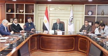 السكرتير العام يناقش الموقف التنفيذي لمشروعات الخطة الاستثمارية في قطاعات الطرق والحماية المدنية والمرور والري