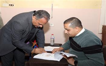 محافظ الشرقية يُدلي بصوته بلجنة الزقازيق في أول أيام جولة الإعادة بالمرحلة