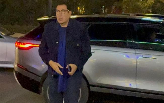 عمرو يوسف وهاني رمزي يقدمان واجب العزاء في شقيقة عادل إمام   