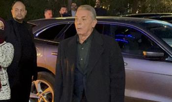 محمود حميدة يقدم واجب العزاء في شقيقة عادل إمام بمسجد الشرطة 