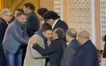 نجوم الفن يقدمون واجب العزاء في شقيقة الزعيم عادل إمام بمسجد الشرطة