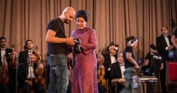 أحمد مراد يشارك صورًا من كواليس فيلم "الست" بطولة منى زكي