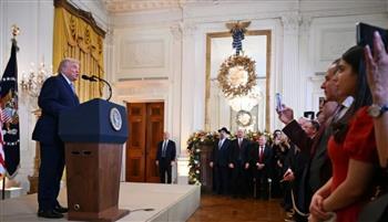 استدعوا الطبيب فورًا.. ترامب يقطع كلمته بسبب ظرف صحي لأحد الحضور (فيديو)