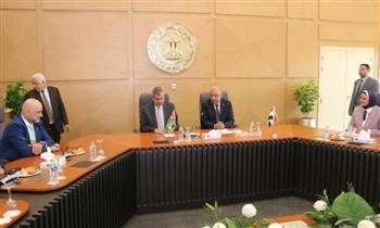 مصر والأردن توقعان عقد تبادل الطاقة الكهربائية لعام 2026