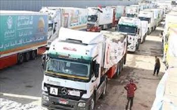 مصر تدفع مئات الشاحنات الإغاثية إلى غزة ضمن القافلة رقم 97 من «زاد العزة» 