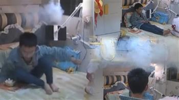 فيديو.. جهاز لوحي ينفجر ويرعب طفلًا أثناء اللعب