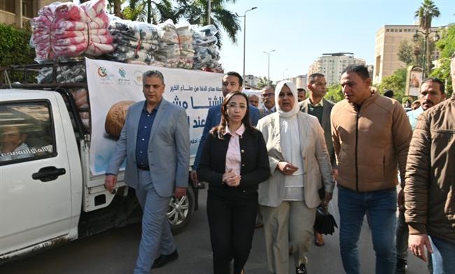 محافظ البحيرة تشهد اصطفاف قافلة مبادرة "صناع الدفا "تمهيداً لتوزيعها على الأولى بالرعاية