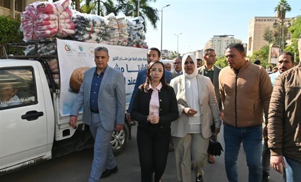 محافظ البحيرة تشهد اصطفاف قافلة مبادرة "صناع الدفا "تمهيداً لتوزيعها على الأولى بالرعاية 