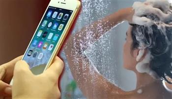  شابة تركية تكشف تصرفًا غريبًا ومرعبًا من هاتفها الذكي عقب الاستحمام