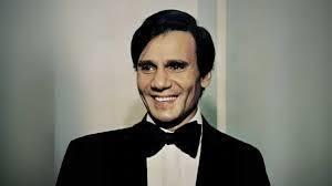 بعد 49 عاما على رحيله.. جمهور عبد الحليم يهدي روحه 10 آلاف عمرة