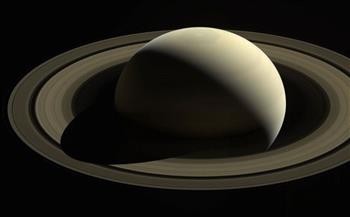 كعكة غبار عملاقة.. سر جديد عن حلقات زحل يدهش العلماء