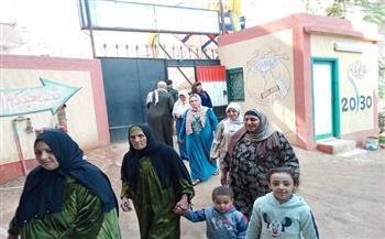 توافد المواطنين على لجنة 52 جزيرة الأحرار بطوخ للإدلاء بأصواتهم في جولة الإعادة