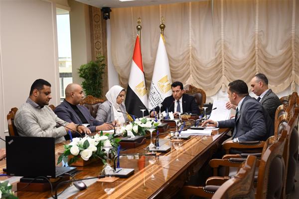 وزير الرياضة يبحث آخر استعدادات تنظيم ماراثون زايد الخيري 