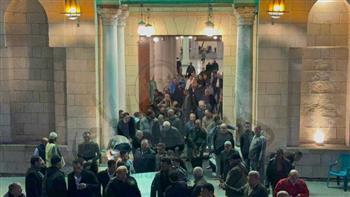 تشييع جثمان نيفين مندور من مسجد عمرو بن العاص وسط غياب نجوم الفن   