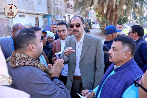 محافظ سوهاج يتفقد مستوى الخدمات المقدمة للمواطنين والوضع العام بالشارع 