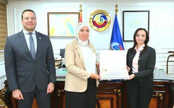 محافظ البحيرة تكرم عدد من الفرق الطبية بالبحيرة 