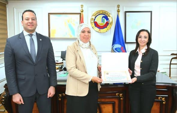 محافظ البحيرة تكرم عدد من الفرق الطبية بالبحيرة 