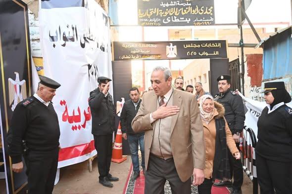 محافظ الغربية يواصل متابعته الميدانية في اليوم الثاني لجولة الاعادة لانتخابات مجلس النواب