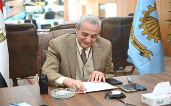  محافظ الغربية يتابع من مركز سيطرة الشبكة الوطنية سير التصويت في اليوم الثاني لجولة الإعادة