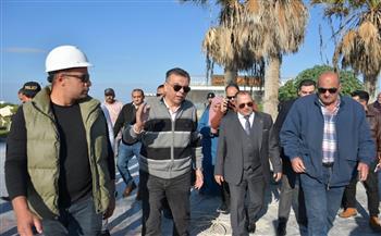 تمهيدًا لافتتاحه.. محافظ بورسعيد يتفقد أعمال تطوير المرحلة الأولى لكورنيش بورسعيد