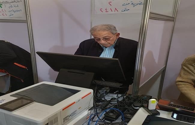عمرو موسى يدلي بصوته في انتخابات نادي الجزيرة