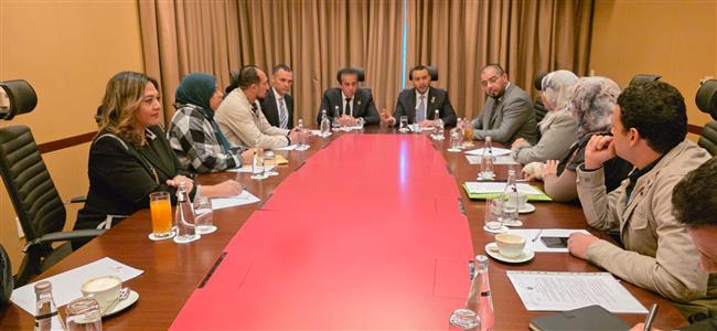 نائب رئيس الوزراء وزير الصحة يلتقي الأطباء وأطقم التمريض المصريين العاملين في ليبيا