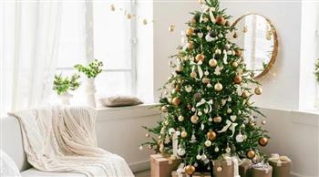 في ليلة رأس السنة.. حيل بسيطة تمنح الشجرة الاصطناعية مظهرًا حقيقيًا
